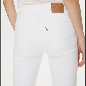 Levi’s Wedgie Straight Jean in “Cold Feet”